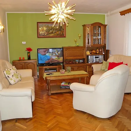 Apartment Deni *